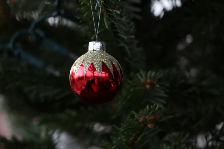 a close up of a christmas ornament on a tree, pexels, square, alex heywood, red, 15081959 21121991 01012000 4k