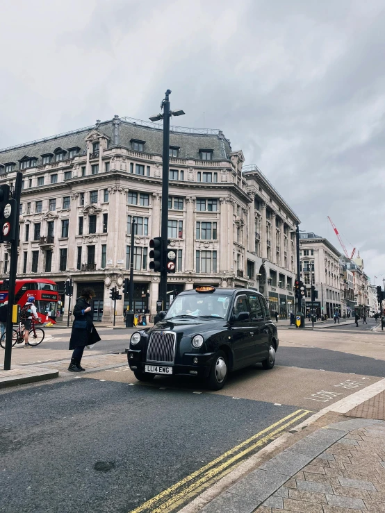 a black cab driving down a street next to tall buildings, 🚿🗝📝, on a great neoclassical square, profile image