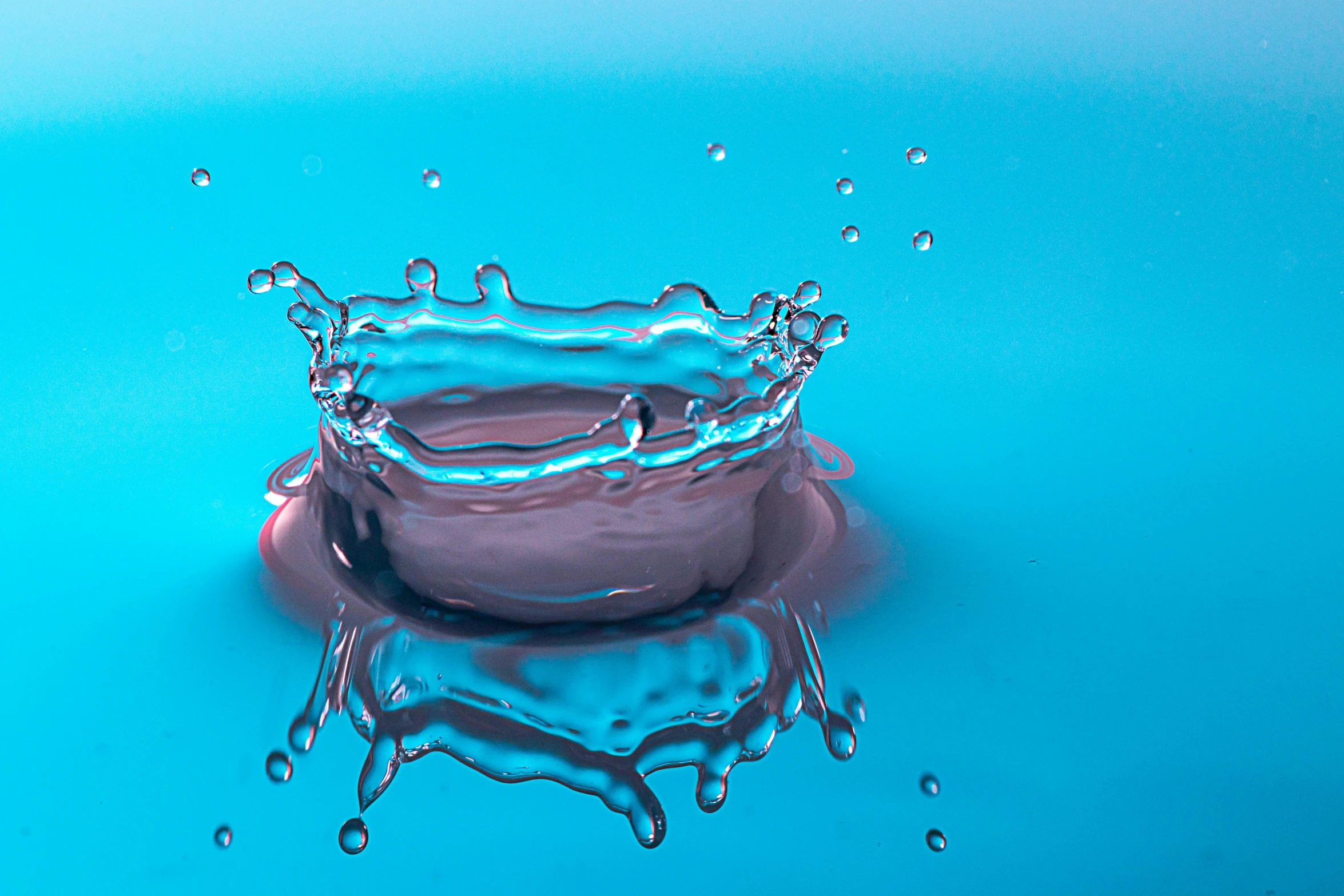 a splash of water on top of a blue surface, by Jan Rustem, pexels, floating crown, high quality topical render, organic liquid metal, instagram post