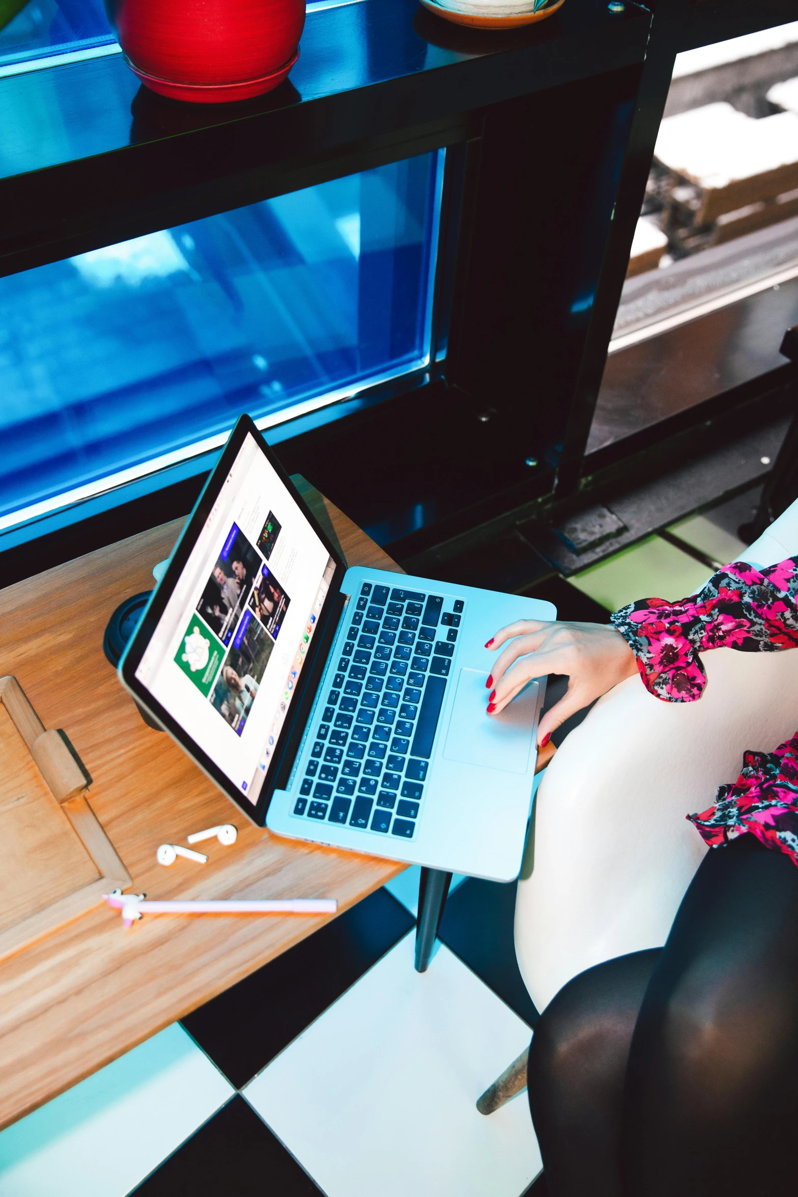 a woman sitting at a table with a laptop, colorful computer screen, thumbnail, square, highly upvoted