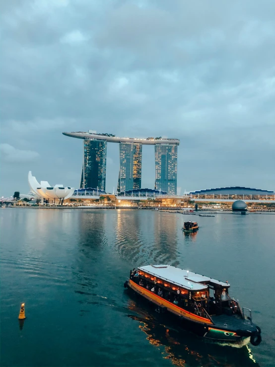 a boat floating on top of a body of water, by Patrick Ching, pexels contest winner, happening, singapore esplanade, youtube thumbnail, 🚿🗝📝, instagram story