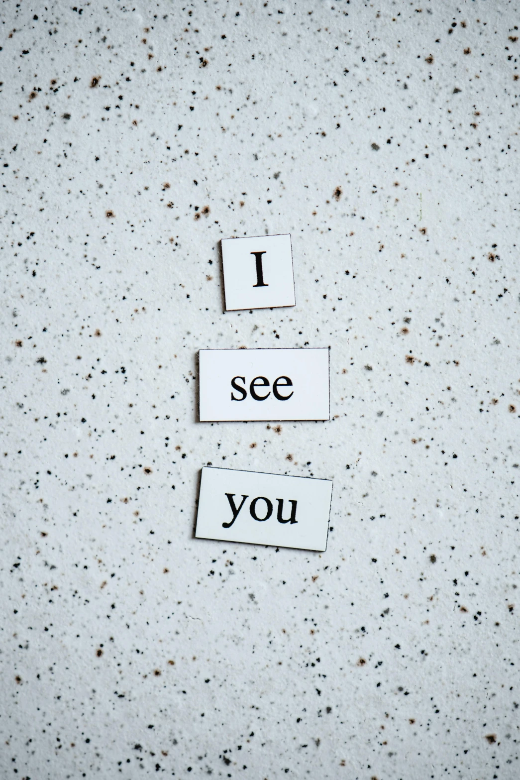 a piece of paper that says i see you, by Daniel Lieske, unsplash, visual art, magnetic, 15081959 21121991 01012000 4k