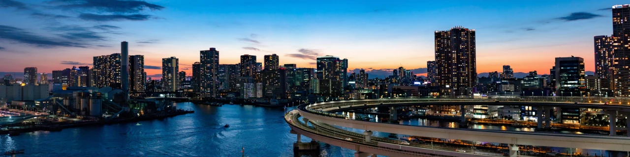 a river running through a city next to tall buildings, pexels contest winner, ukiyo-e, twilight skyline, skybridges, city rooftop, slide show