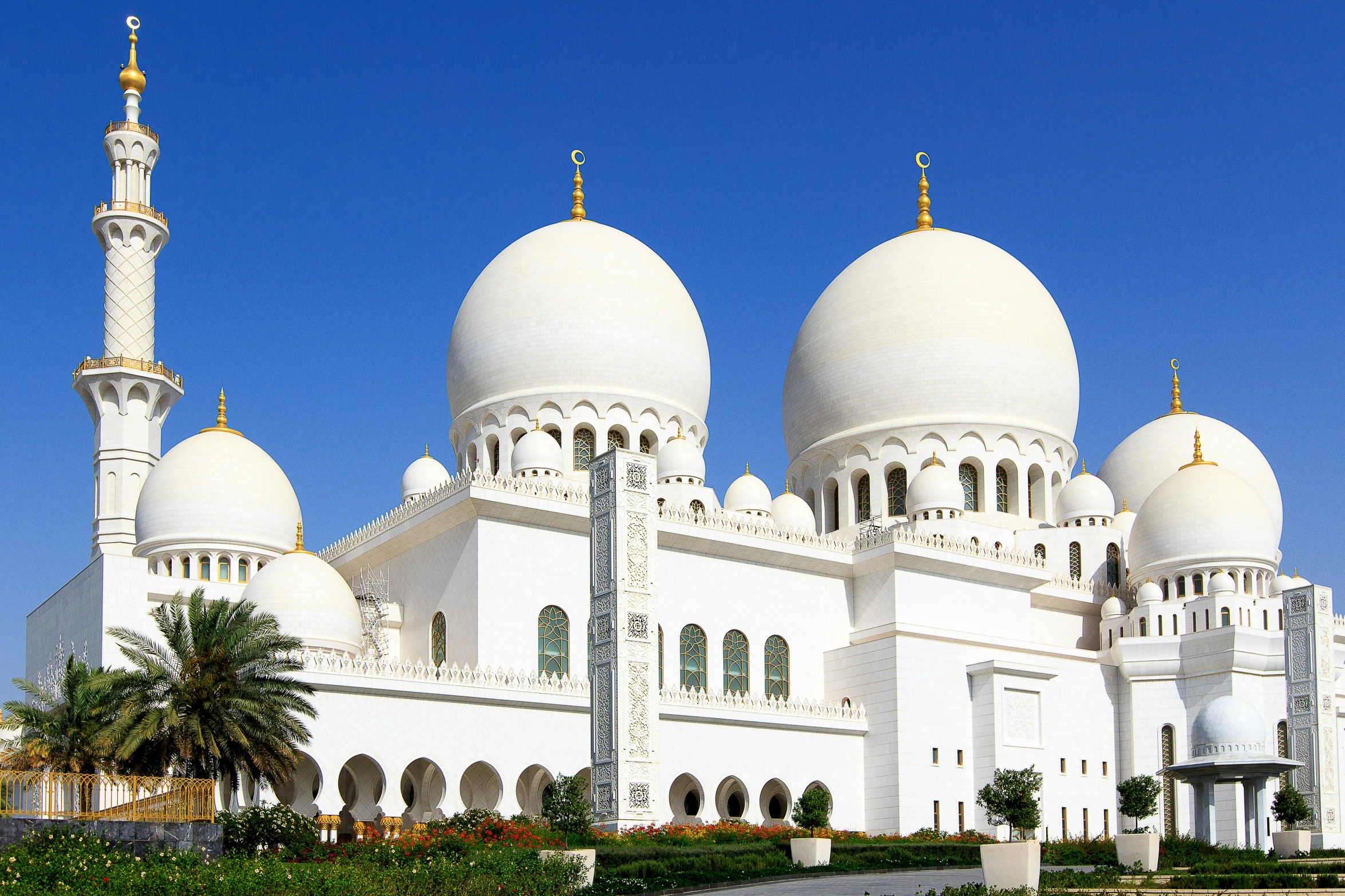 a large white building sitting on top of a lush green field, a marble sculpture, by Sheikh Hamdullah, art nouveau, with great domes and arches, the three moiras, -, foster and partners