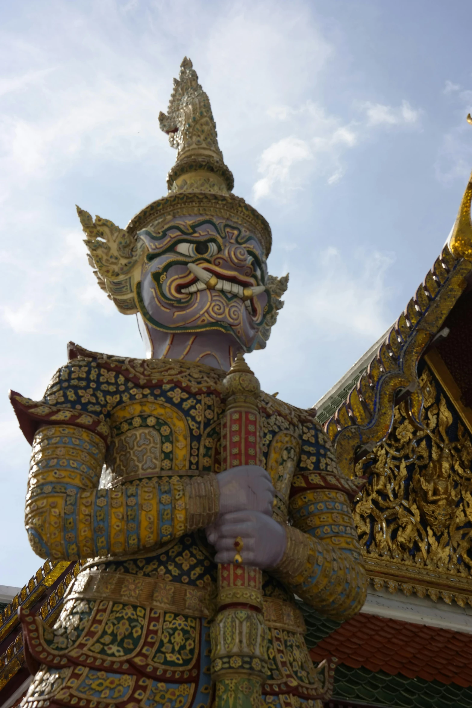 a close up of a statue in front of a building, bangkok, intricate detailed roof, heavy gold armour, square