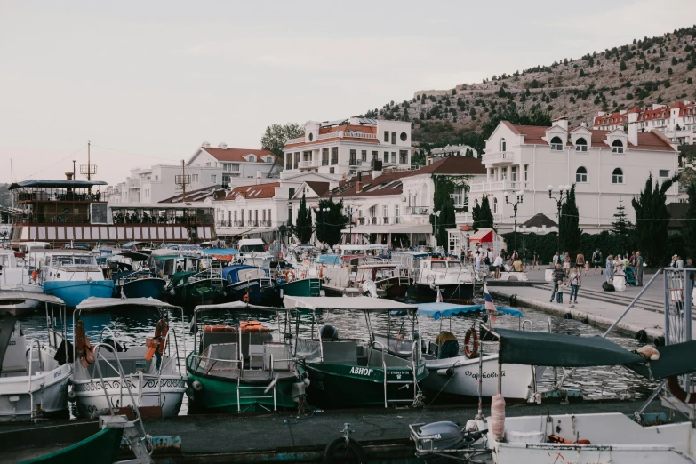 a harbor filled with lots of small boats, pexels contest winner, white buildings with red roofs, 🦩🪐🐞👩🏻🦳, jovana rikalo, concert