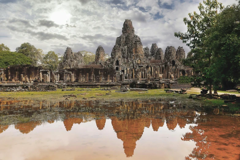 a large body of water surrounded by trees, visual art, angkor, avatar image