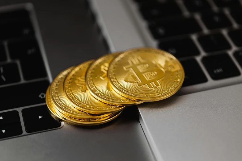 a pile of gold coins sitting on top of a laptop, by Carey Morris, trending on pexels, 🦩🪐🐞👩🏻🦳, bitcoin, avatar image