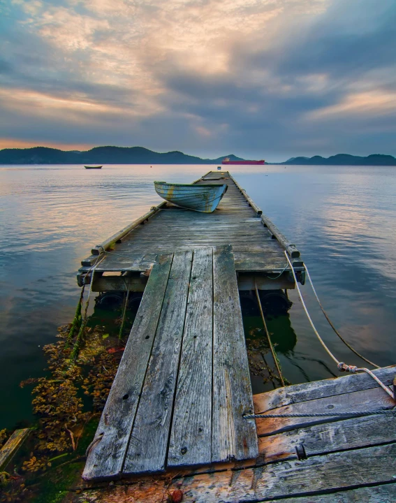 a boat sitting on top of a wooden dock, by Doug Ohlson, pexels contest winner, islands, early evening, an abandoned, 5 0 0 px