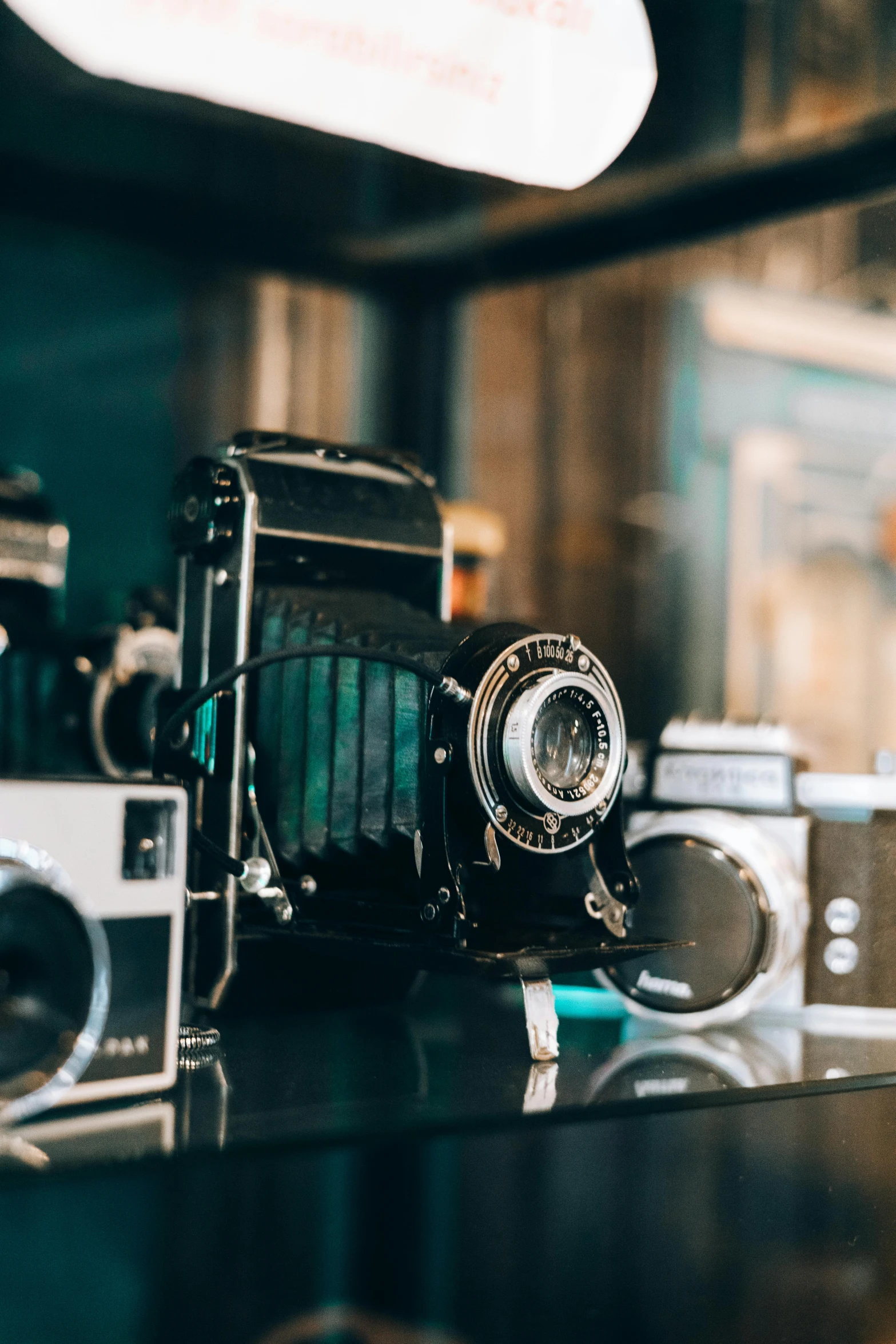 a couple of old cameras sitting on top of a table