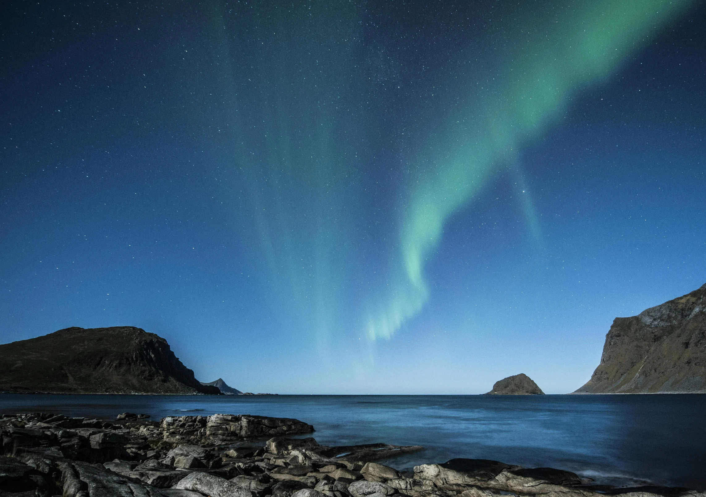 the aurora lights in the sky over a body of water, pexels contest winner, hurufiyya, blue and clear sky, hammershøi, moonlight grey, national geographics