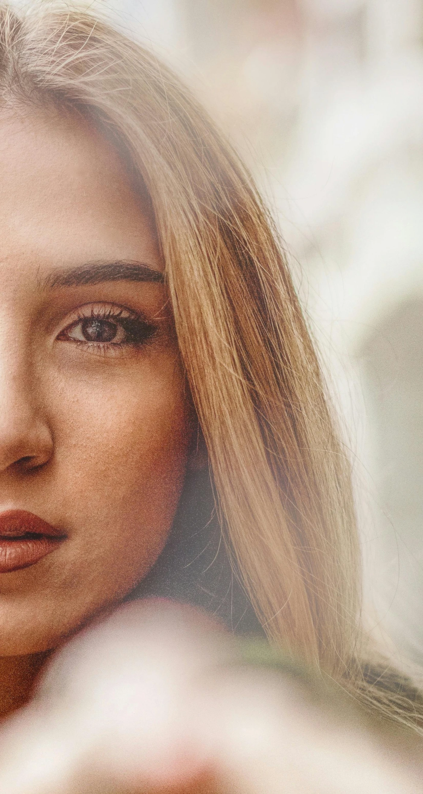 a close up of a person holding a cell phone, brown-blond-hair pretty face, portrait featured on unsplash, 4 k asymmetrical portrait, pokimane