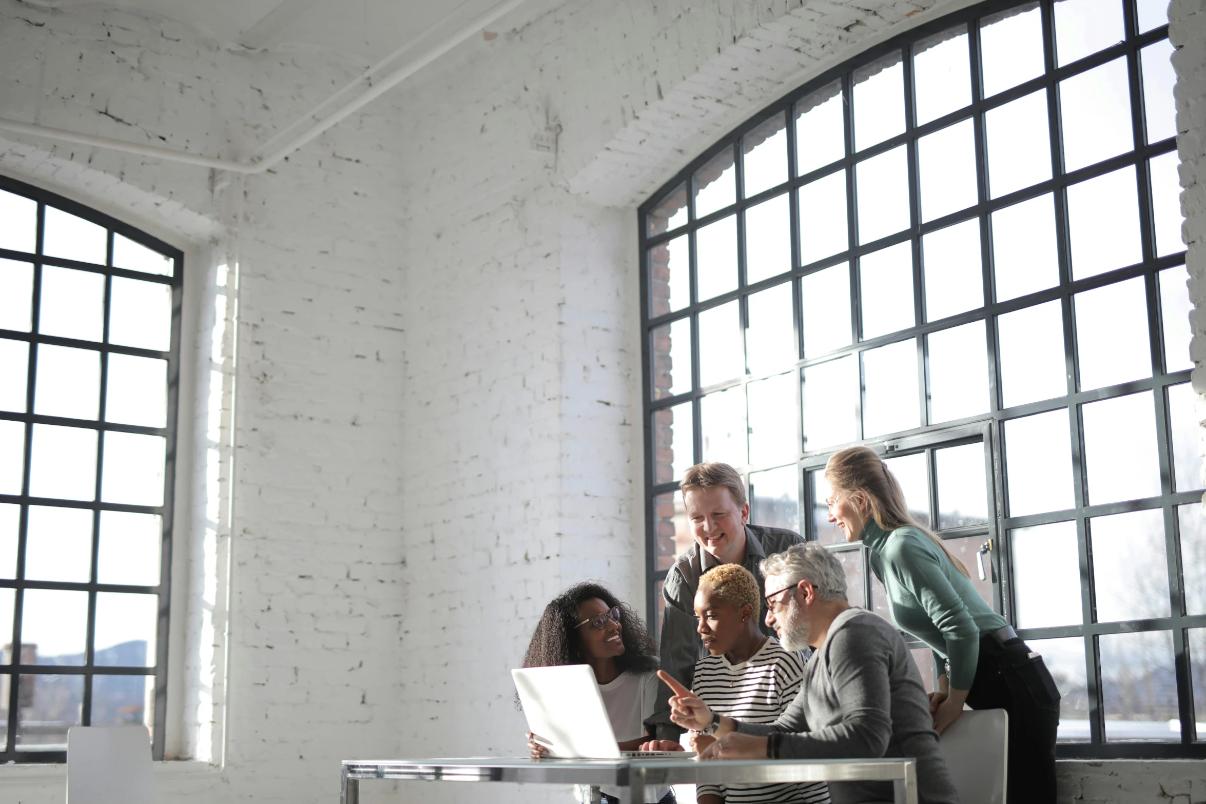 a group of people looking at a laptop computer, by Harold von Schmidt, pexels, renaissance, 15081959 21121991 01012000 4k, architect studio, bright natural light, diverse