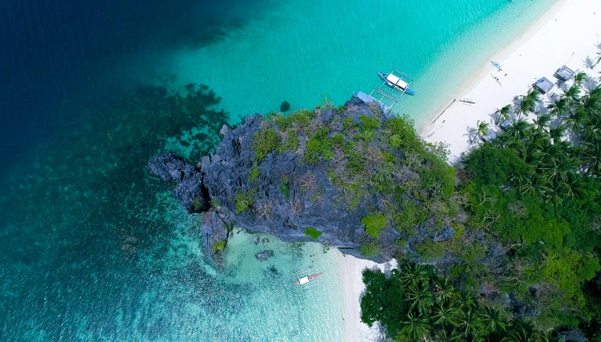 a couple of boats that are in the water, by Robbie Trevino, pexels contest winner, flying rocky island, white beaches, aerial footage, screensaver