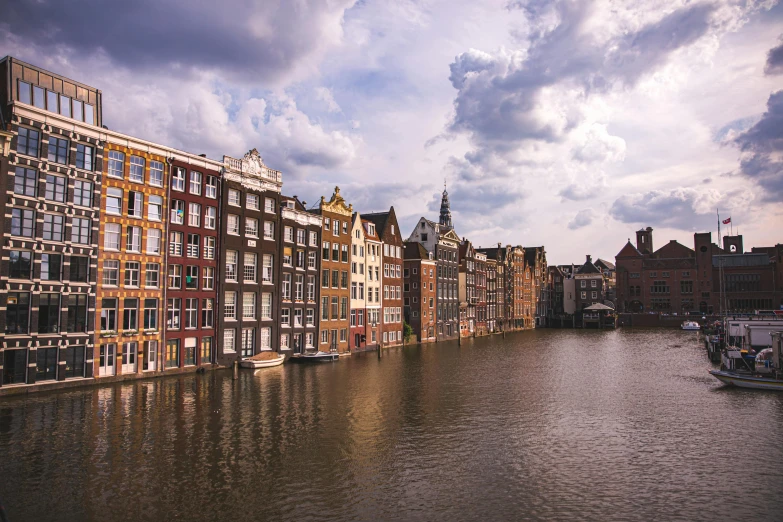 a river running through a city next to tall buildings, by Jan Tengnagel, pexels contest winner, renaissance, view of houses in amsterdam, paul barson, rembrandt style, 2 0 2 2 photo