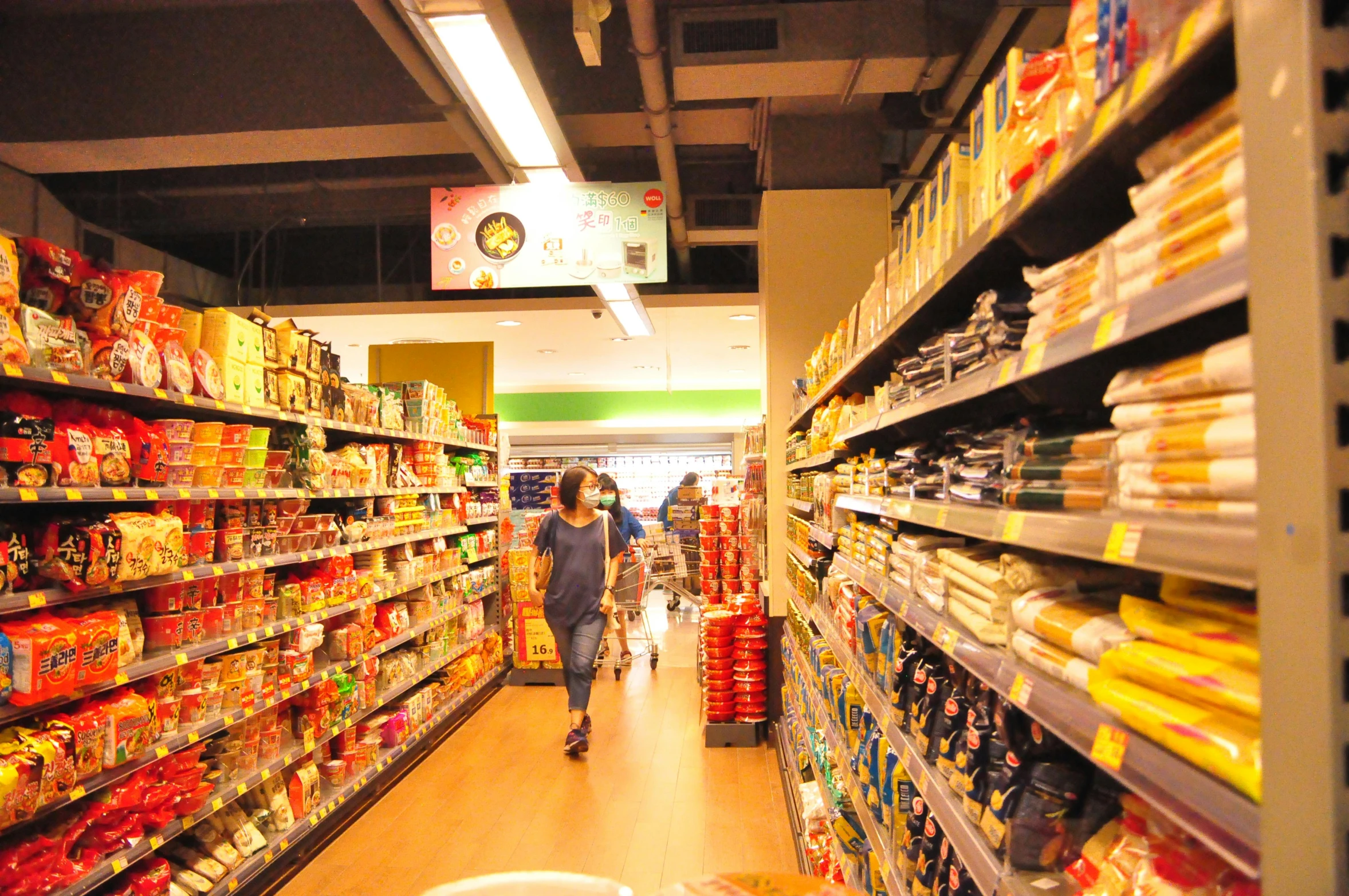 a person is walking down the aisle of a grocery store, a picture, square, daoshu, high quality image, thumbnail