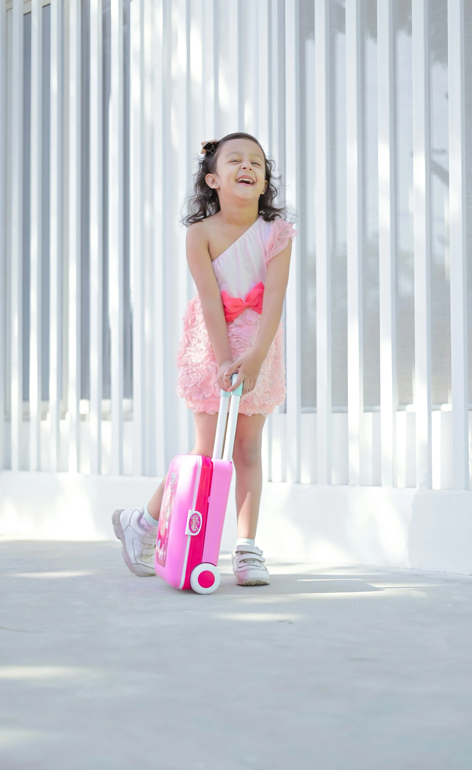 a little girl standing next to a pink suitcase, 15081959 21121991 01012000 4k, promotional image, joy ang, runway photo