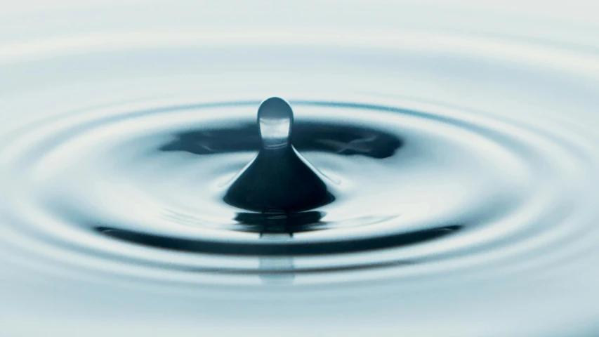 a drop of water falling into a body of water, rippling electromagnetic, slightly smooth, centred, thumbnail