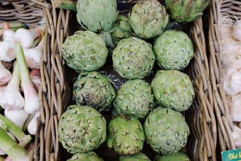 a couple of baskets filled with artichokes and garlic, 🦩🪐🐞👩🏻🦳, news, square, green pupills