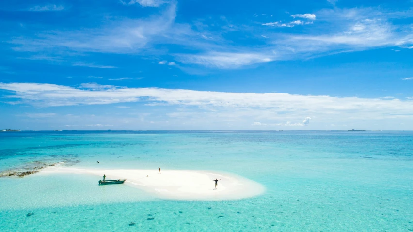 a small island in the middle of the ocean, unsplash contest winner, hurufiyya, white sand, azure blue sky, family, kano tan'yu