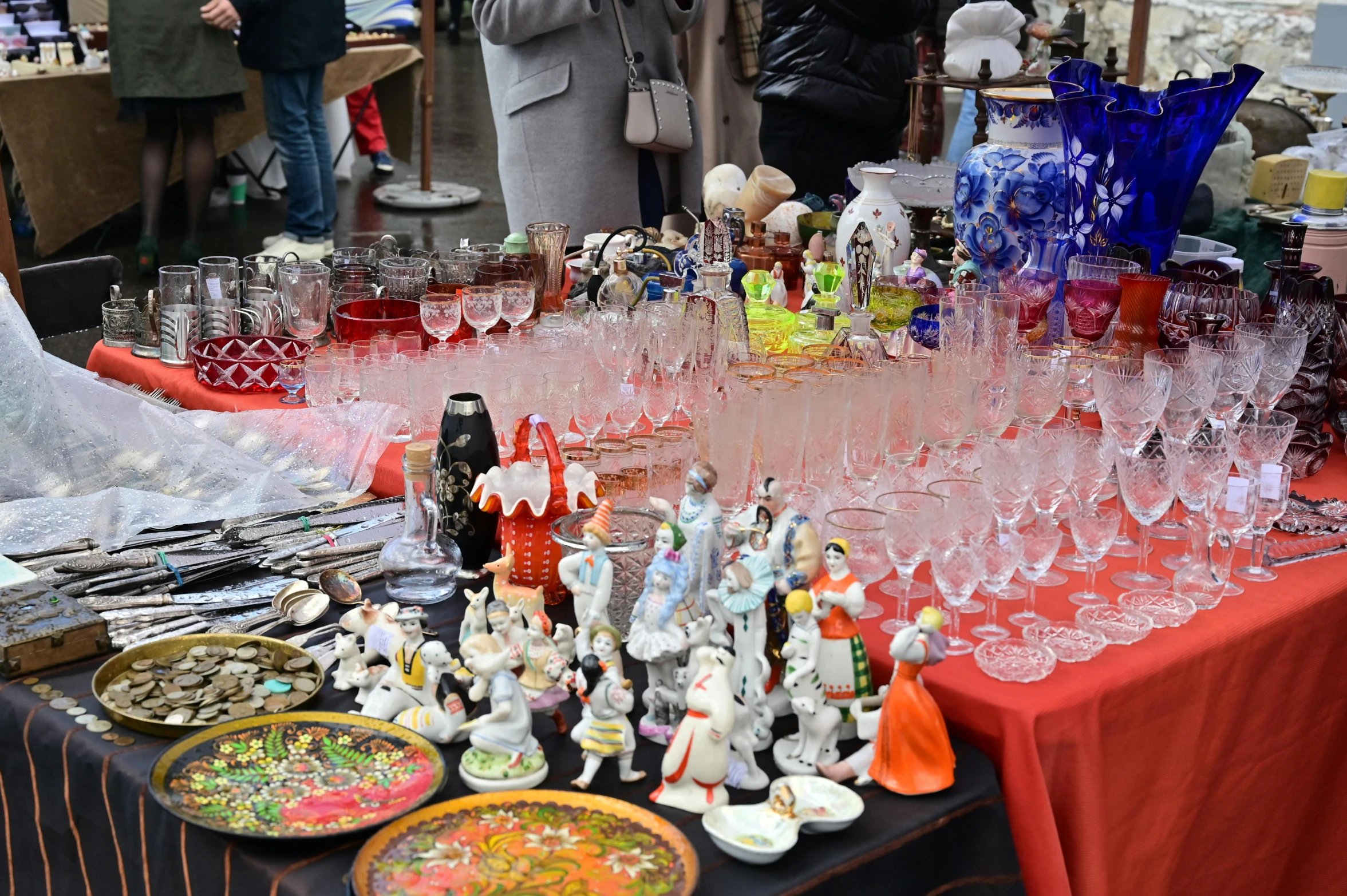 a table that has a bunch of wine glasses on it, a photo, trending on pixabay, cloisonnism, street vendors, people shopping, 🦩🪐🐞👩🏻🦳, baroque objects