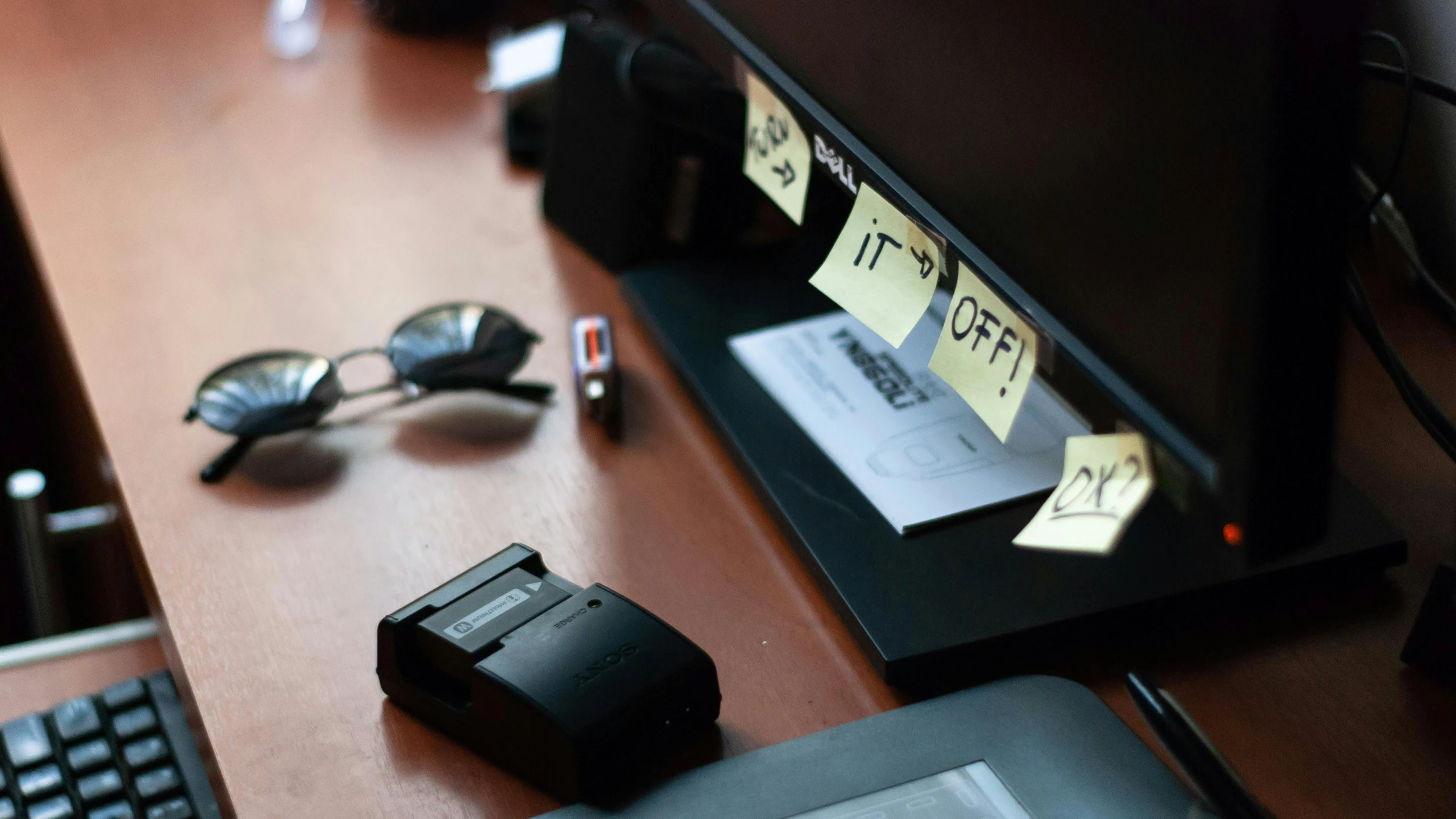 a desktop computer sitting on top of a wooden desk, ink on post it note, taken with sony alpha 9, various items, thumbnail