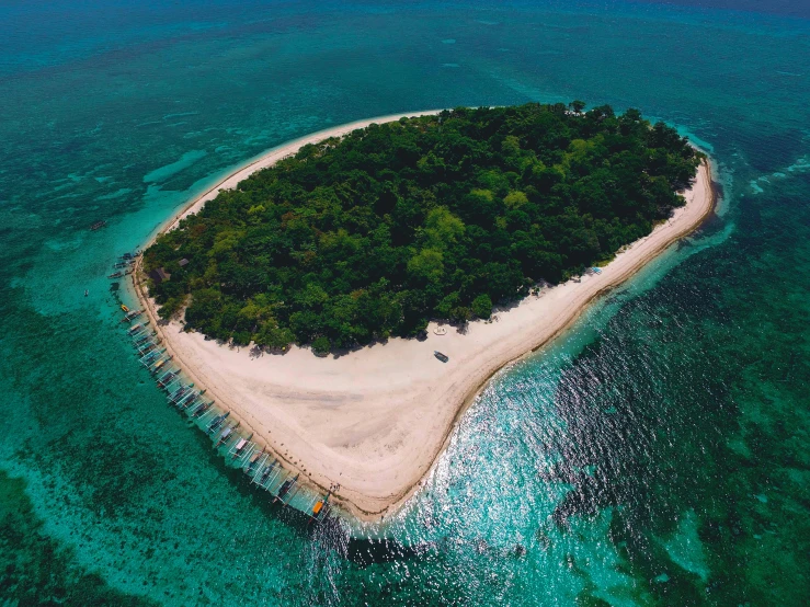 an island in the middle of the ocean, pexels contest winner, hurufiyya, 💋 💄 👠 👗, thumbnail, philippines, birdseye view