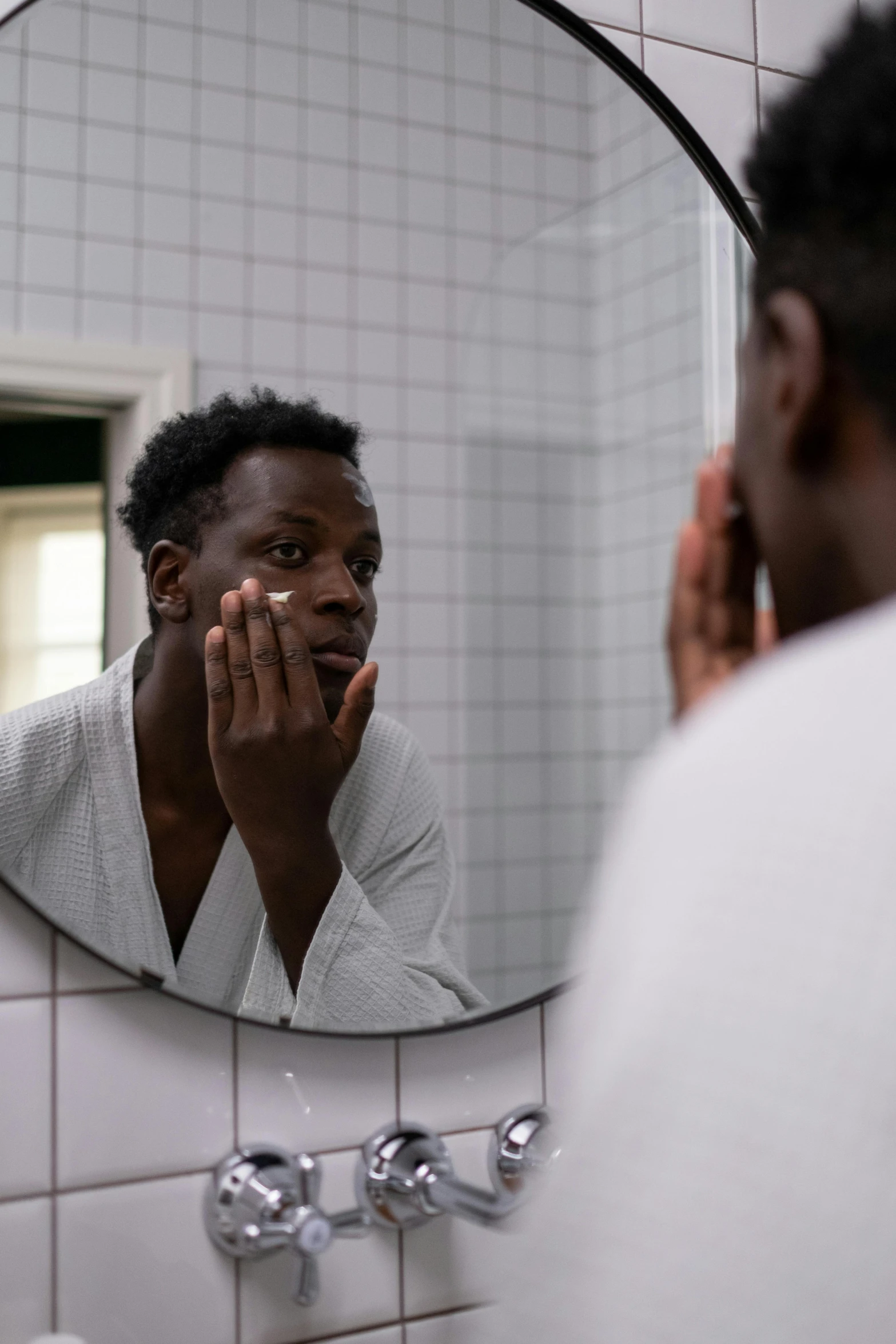 a man shaving his face in front of a mirror, pexels, renaissance, ( ( dark skin ) ), infinity mirror, noticeable tear on the cheek, early morning