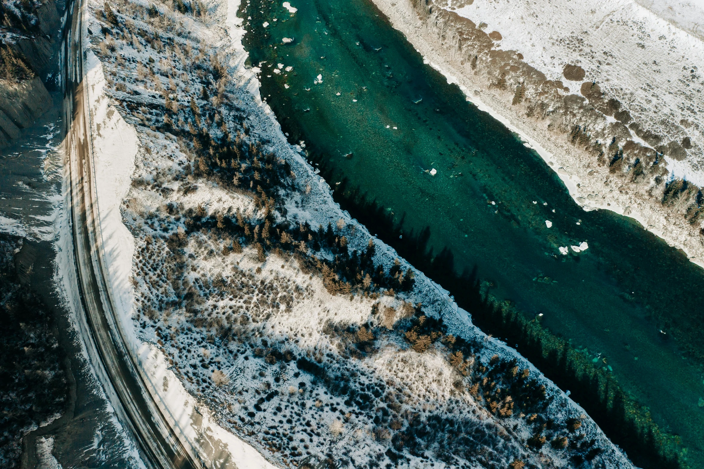 an aerial view of a river surrounded by snow, pexels contest winner, banff national park, thumbnail, erosion channels river, cinematic