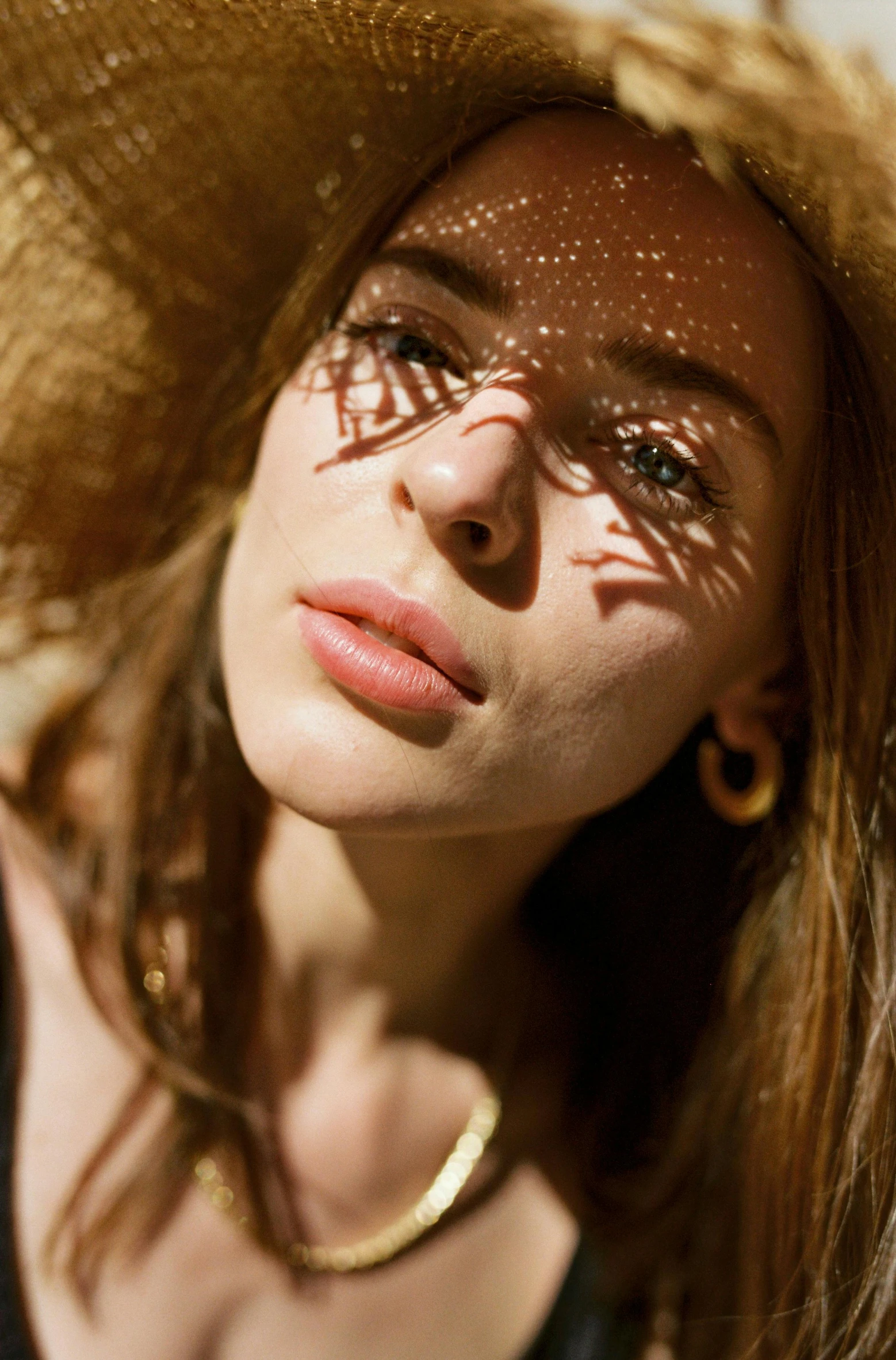 a close up of a person wearing a hat, inspired by Elsa Bleda, photorealism, sunlight filtering through skin, sydney sweeney, hot sun from above, pointé pose;pursed lips