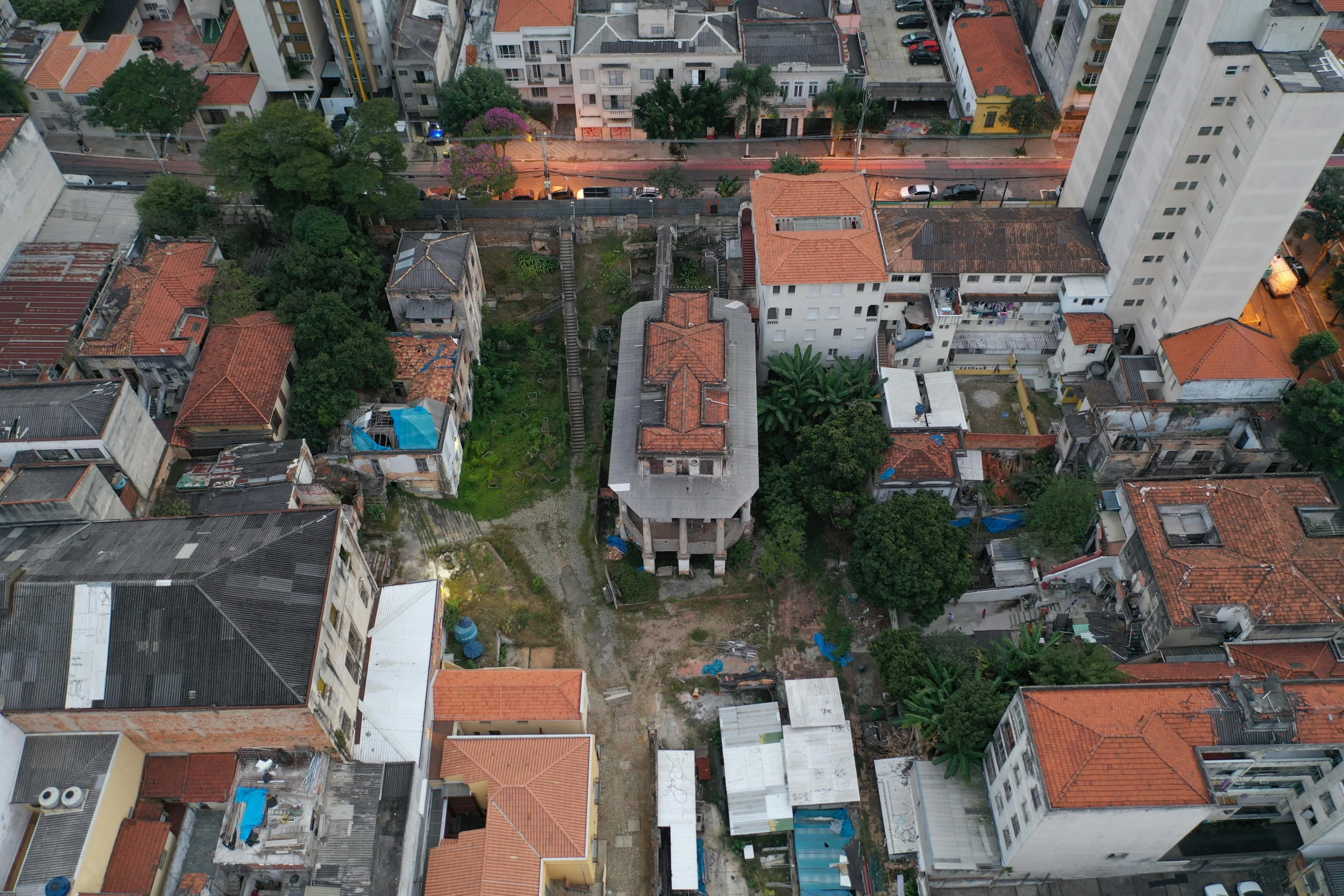 an aerial view of a city with lots of buildings, an album cover, by João Artur da Silva, an old abandoned mansion, gigapixel photo, avenida paulista, 2 0 2 2 photo