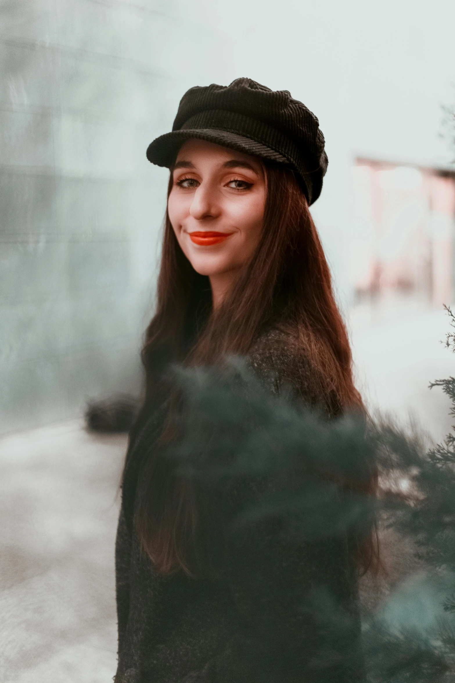 a woman with long red hair wearing a black hat, pexels contest winner, russian girlfriend, wearing newsboy cap, female with long black hair, pokimane