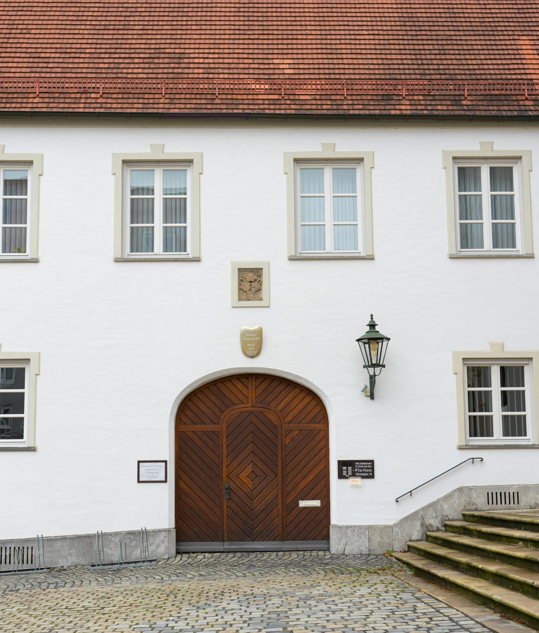 a large white building with a brown door, pexels contest winner, heidelberg school, accurate court, gold, set in ww2 germany, a wooden