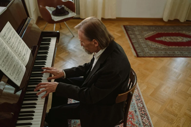 a man sitting at a piano in a living room, by Emma Andijewska, jeff bridges, live performance, 15081959 21121991 01012000 4k, soft vinyl