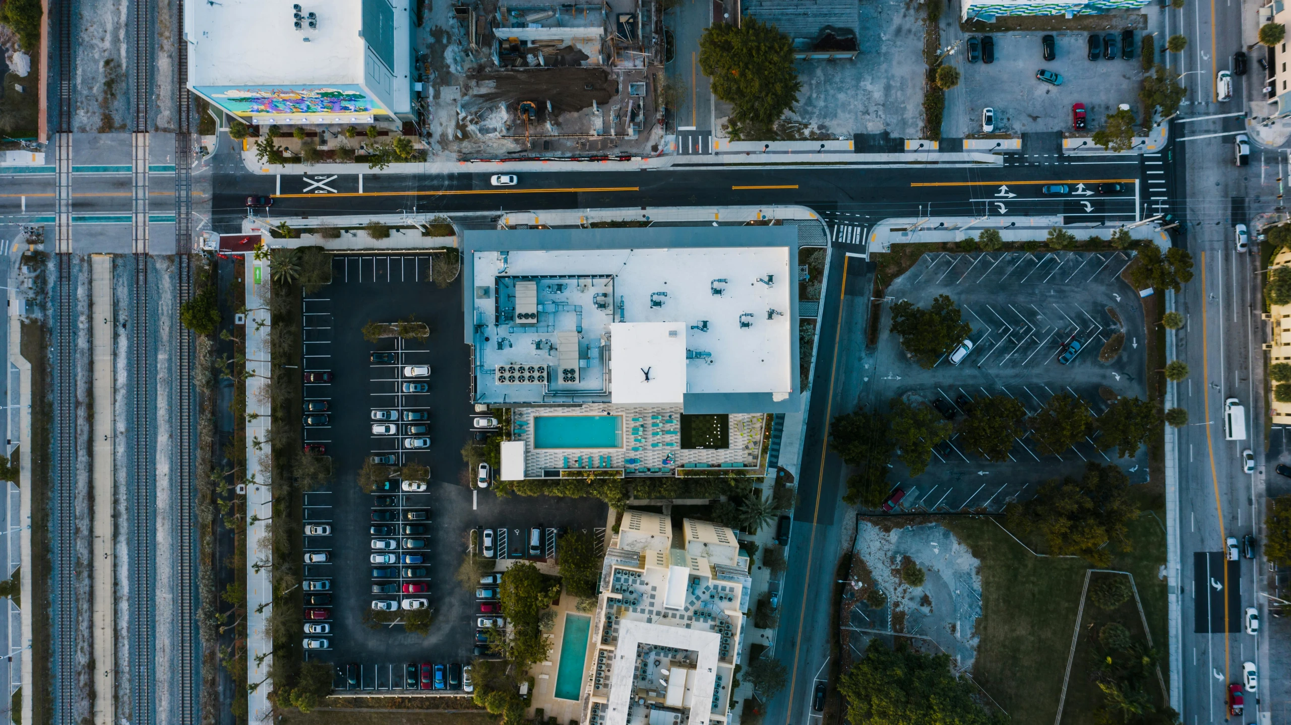 a bird's eye view of a city street, unsplash, miami beach, ignant, complex and detailed, square