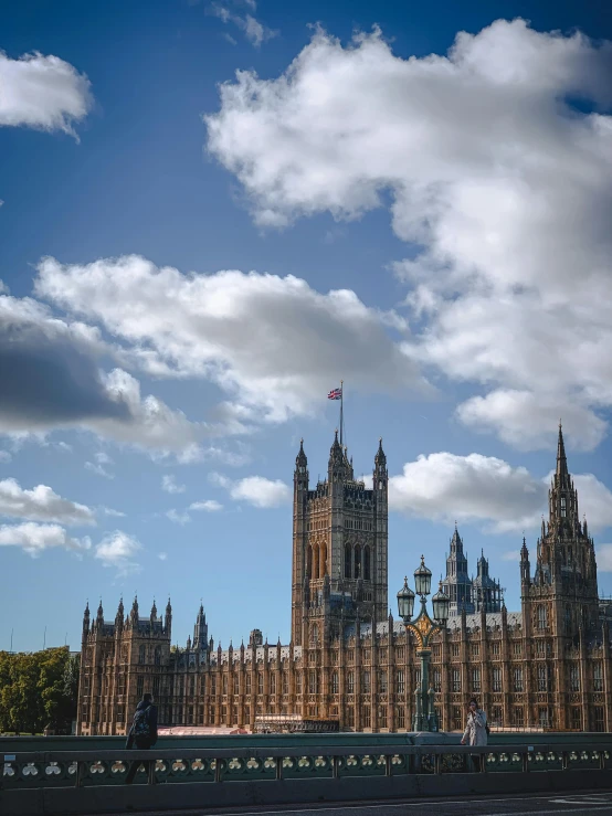 the big ben clock tower towering over the city of london, pexels contest winner, renaissance, 2022 photograph, today\'s featured photograph 4k, hogwarts 2 0 7 7, high detail photograph