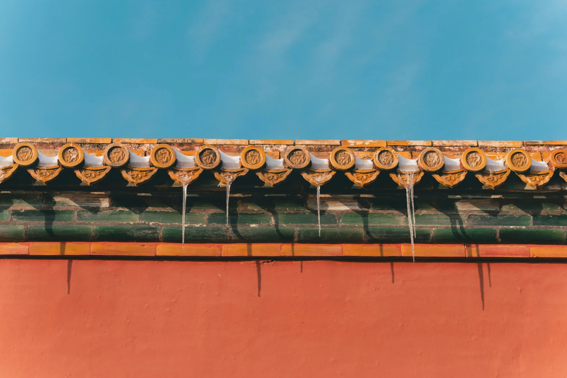 a close up of the roof of a building, by Kristian Zahrtmann, trending on unsplash, cloisonnism, beijing, background image