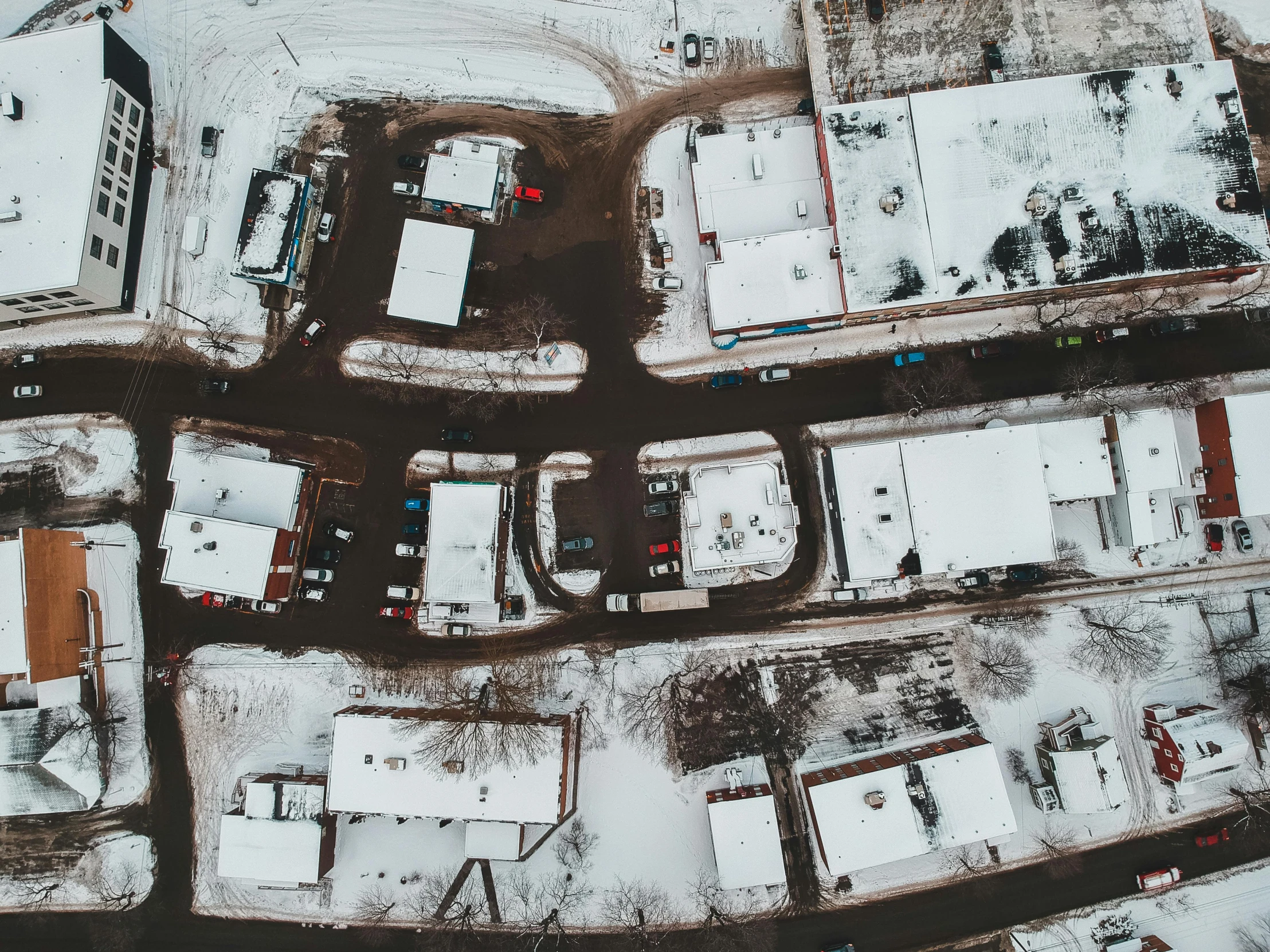 an aerial view of a city covered in snow, by Daniel Lieske, pexels contest winner, ruined subdivision houses, square, colorado, buildings covered in black tar