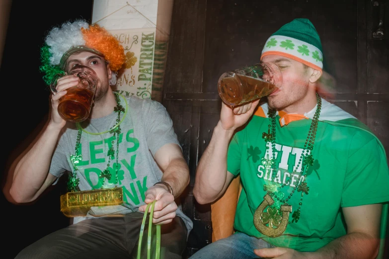 two men sitting next to each other drinking beer, pexels contest winner, green clothes, irish, 🦩🪐🐞👩🏻🦳, pouring