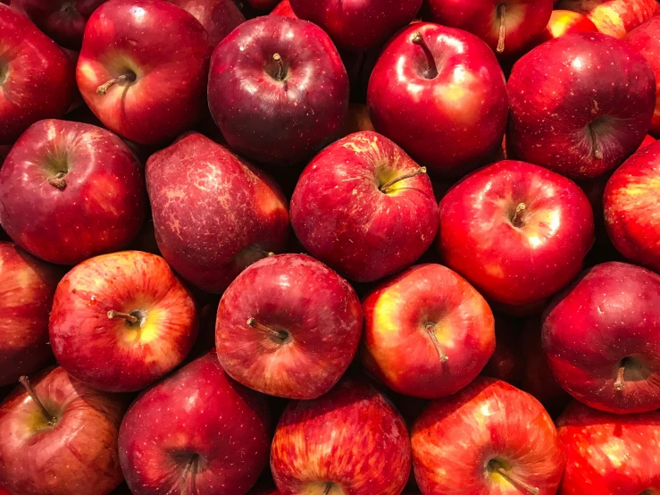 a pile of red apples sitting on top of each other, 🦩🪐🐞👩🏻🦳, promo image, various sizes, bottom body close up