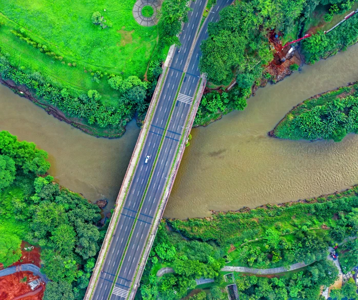 an aerial view of a bridge over a river, by Reuben Tam, pexels contest winner, renaissance, wet lush jungle landscape, floating cars, thumbnail, 8 k resolution hyperdetailed