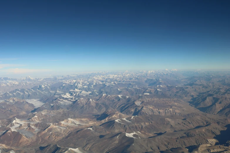 a view of the mountains from an airplane, by Peter Churcher, pexels contest winner, hurufiyya, tibet, clear sky above, mars aerial photography, 15081959 21121991 01012000 4k