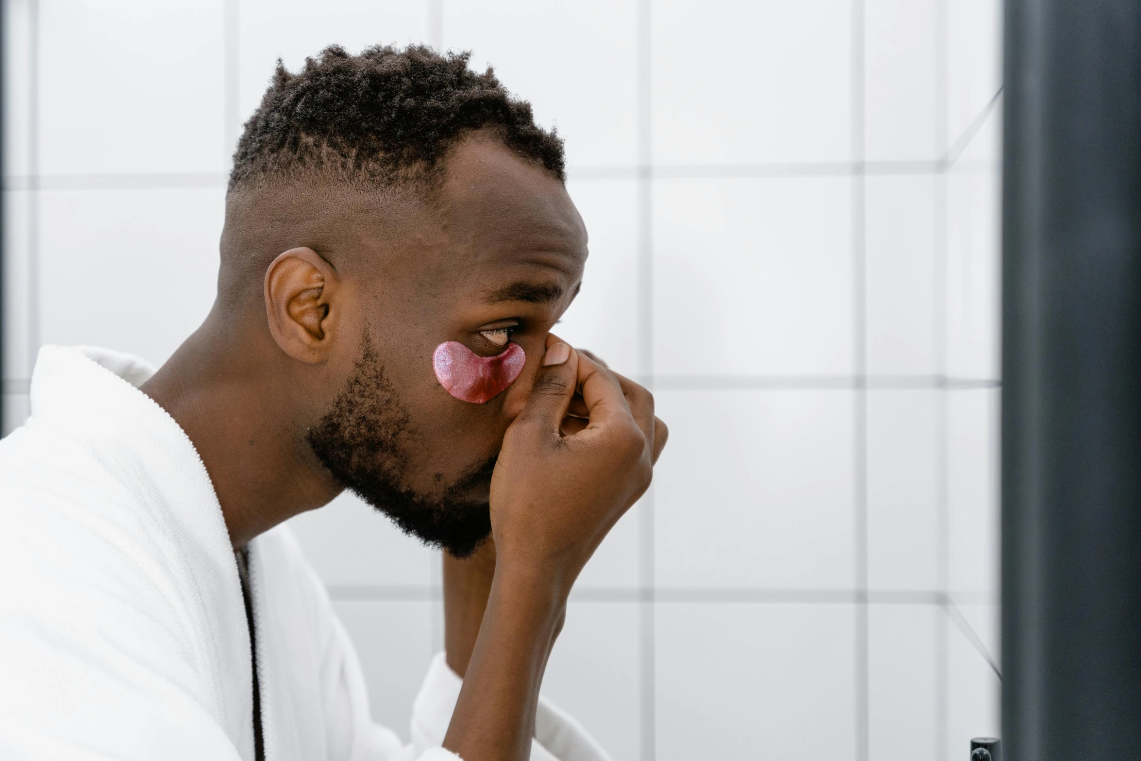 a man brushing his teeth in front of a mirror, inspired by Barthélemy Menn, pexels contest winner, dark circles under bemused eyes, woman with rose tinted glasses, african man, wearing big black circle glasses