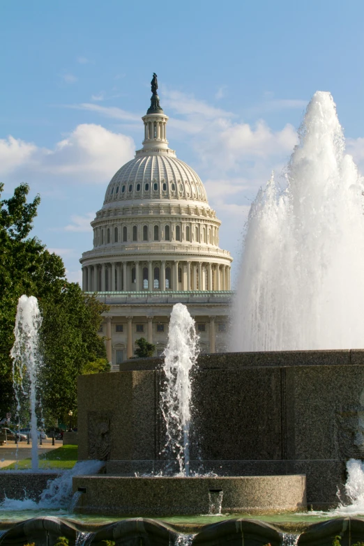 a fountain in front of the capitol building, slide show, close up image