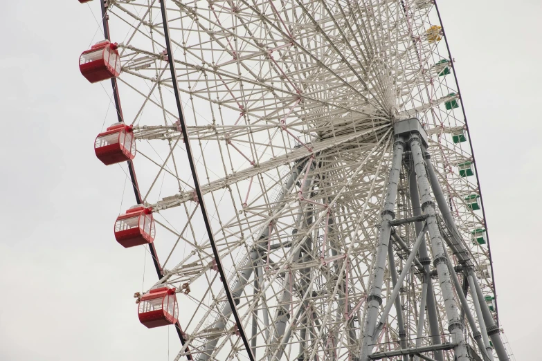 a large ferris wheel on a cloudy day, pexels contest winner, bauhaus, paisley, demur, white and red color scheme, фото девушка курит