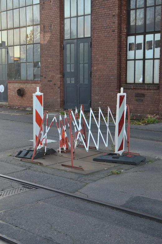 there is no image here to provide a caption for, by Schelte a Bolswert, temporary art, barriers, maintenance area, hannover, no path