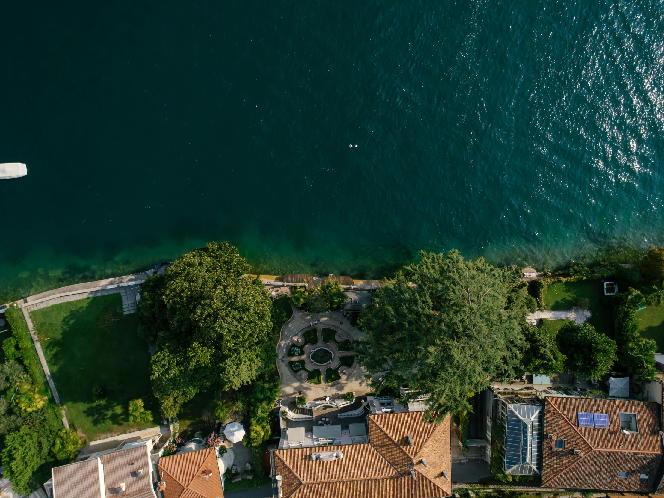 a group of houses sitting next to a body of water, a screenshot, by Tobias Stimmer, pexels contest winner, high angle uhd 8 k, al fresco, parks and gardens, sunken square