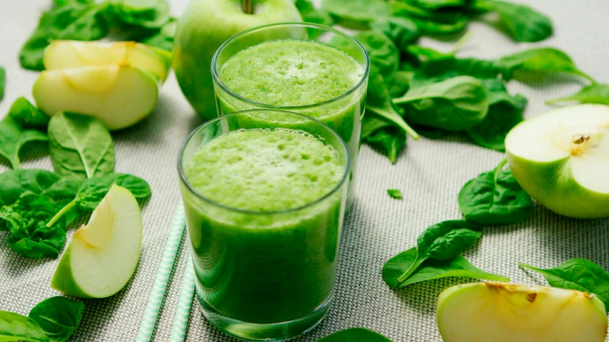 two glasses of green smoothie with apples and spinach, by Nicolette Macnamara, pexels, 🐿🍸🍋, 🦩🪐🐞👩🏻🦳, shot with sony alpha, green mist