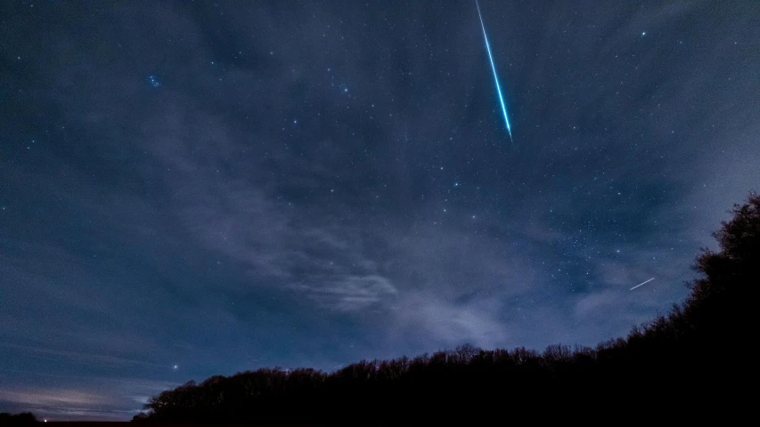 a long exposure of a shooting star in the night sky, blue fireball, getty images, meteorites, taken in the early 2020s