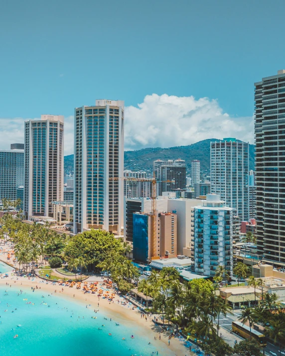 a beach filled with lots of people next to tall buildings, hawaii, flatlay, apartment, thumbnail